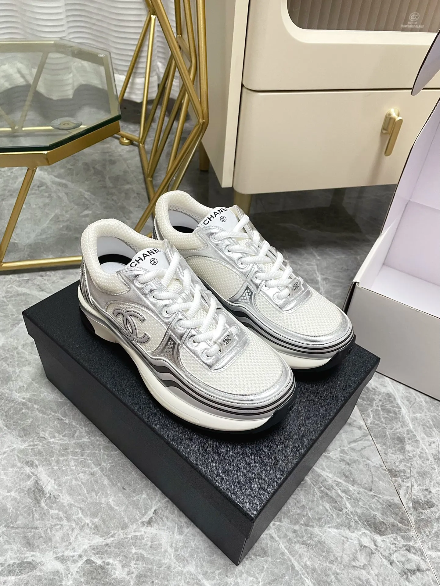 👟👟Ex-factory price 640👟👟 (Full set of packaging details, outsole perfectly combined, different from outside currency) Silver Horn King Xiaoxiang Chanel Chanel 2023 Early Spring Vacation Series The latest casual sports shoes are incomparably beautiful and easy to wear. Very light, the inside is also super soft, super comfortable, the upper is breathable design, the color is high-end and durable, versatile Upper: cowhide and cloth stitching Lining: breathable mesh, original foam combination outsole, size: 35-40